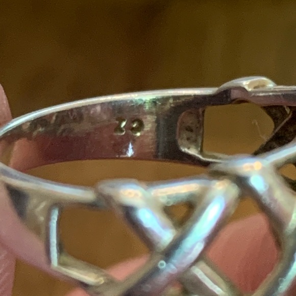 Beautiful sterling silver ring with square pink CZ - Picture 4 of 9